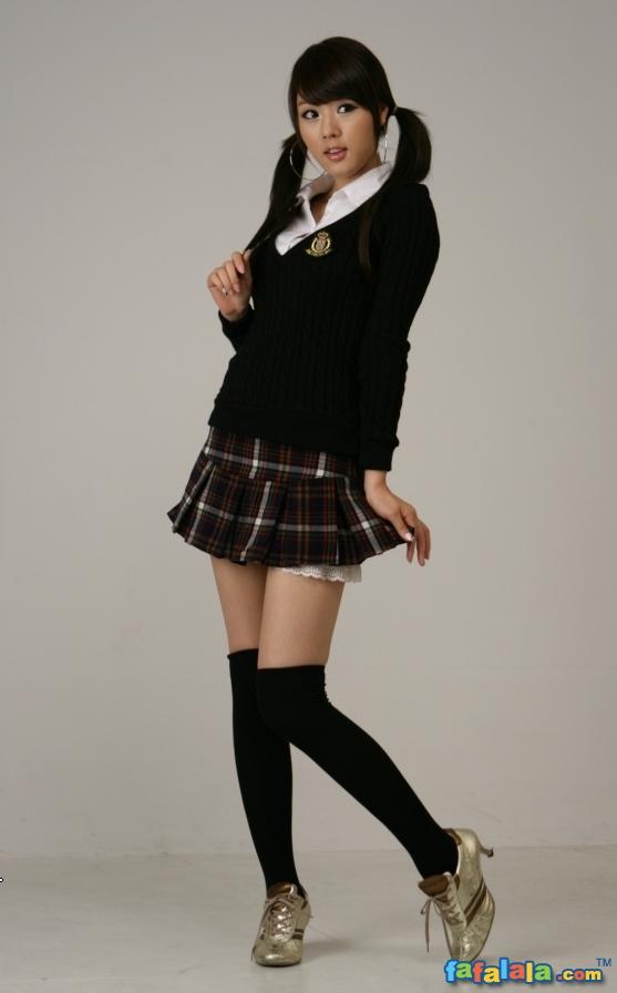 499c3af4_hwang_mi_hee_schoolgirl_23.jpg